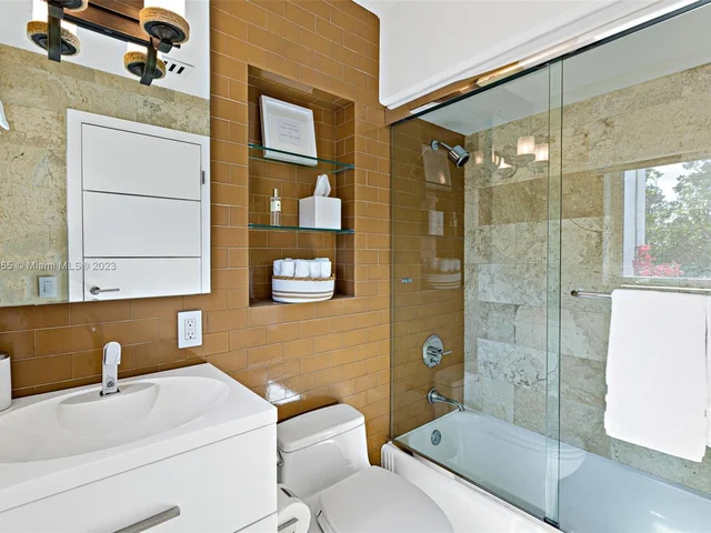 300 W Rivo Alto Dr, Miami Beach FL 33139