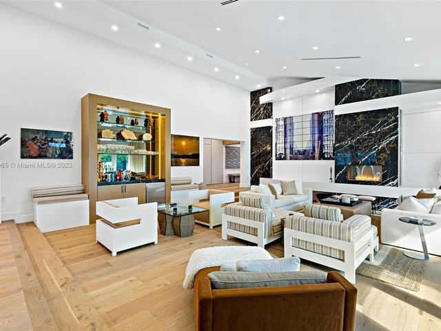 300 W Rivo Alto Dr, Miami Beach FL 33139