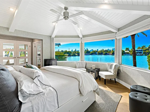 300 W Rivo Alto Dr, Miami Beach FL 33139