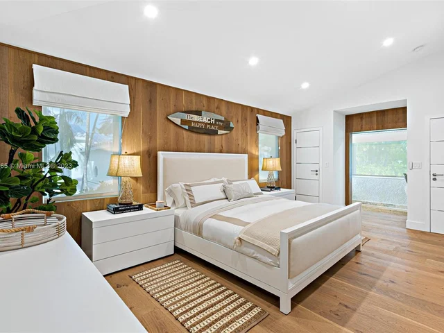 300 W Rivo Alto Dr, Miami Beach FL 33139