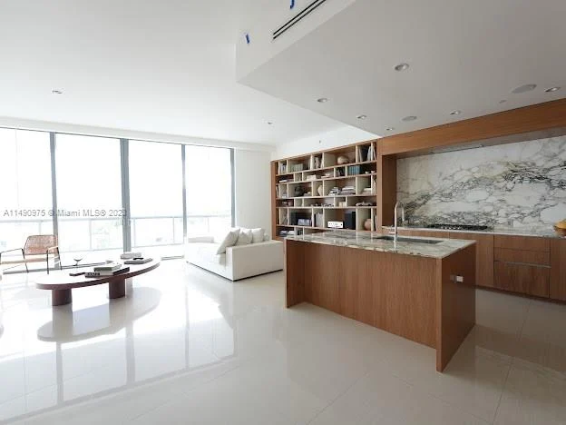 3250 NE 188th St # 608, Aventura FL 33180