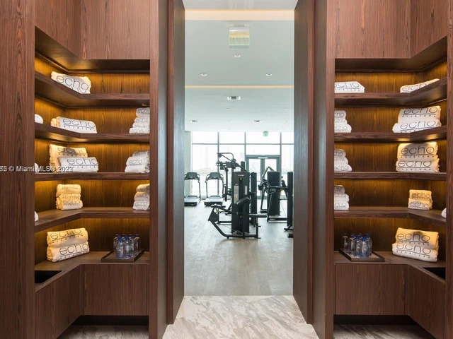 3250 NE 188th St # 608, Aventura FL 33180