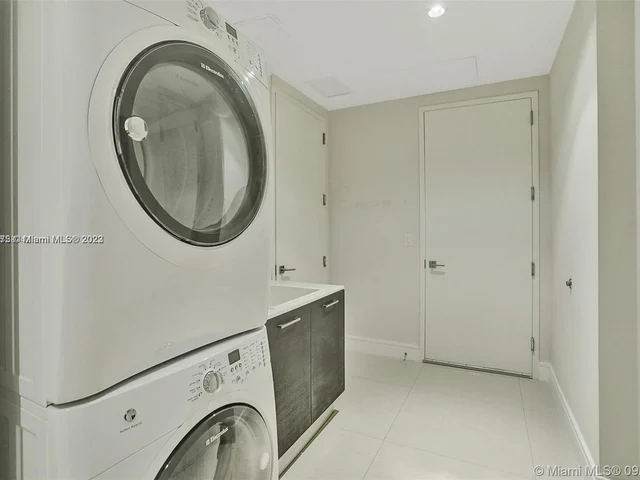 3250 NE 188th St # 608, Aventura FL 33180