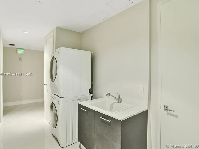 3250 NE 188th St # 608, Aventura FL 33180