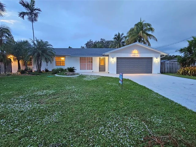4271 SW 67th Ter, Davie FL 33314