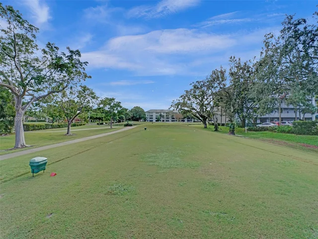 1516 Whitehall Dr # 104, Davie FL 33324