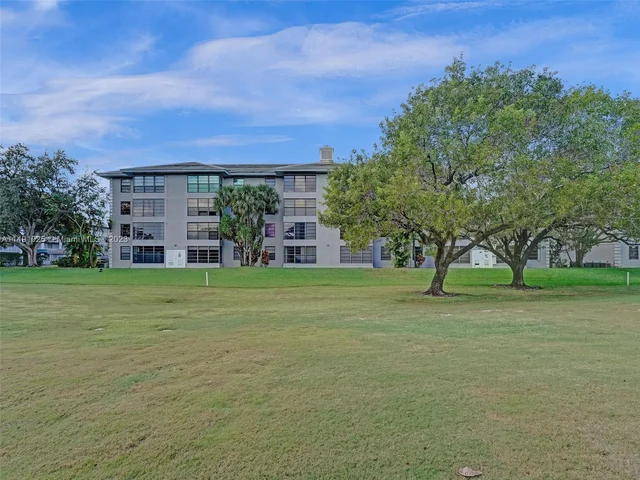 1516 Whitehall Dr # 104, Davie FL 33324