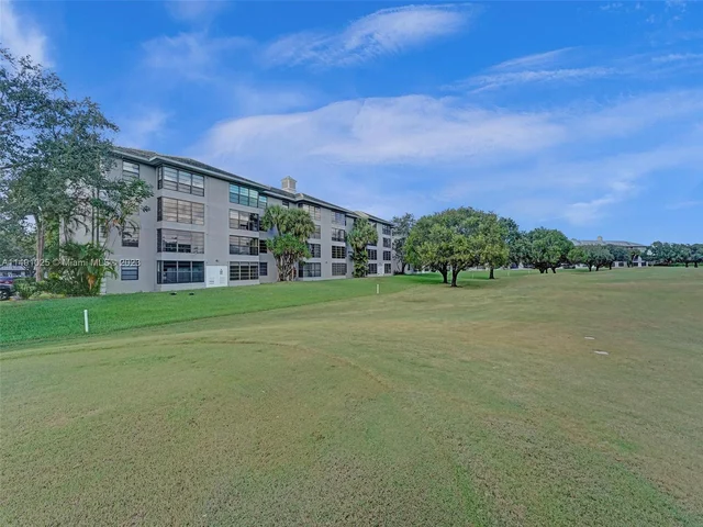 1516 Whitehall Dr # 104, Davie FL 33324