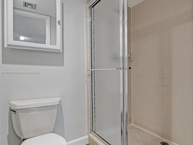 1516 Whitehall Dr # 104, Davie FL 33324