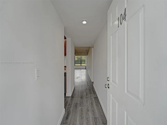 1516 Whitehall Dr # 104, Davie FL 33324