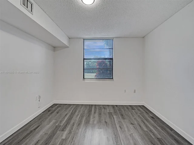 1516 Whitehall Dr # 104, Davie FL 33324