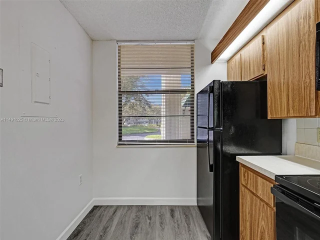 1516 Whitehall Dr # 104, Davie FL 33324