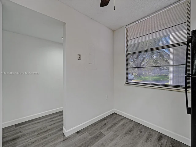 1516 Whitehall Dr # 104, Davie FL 33324