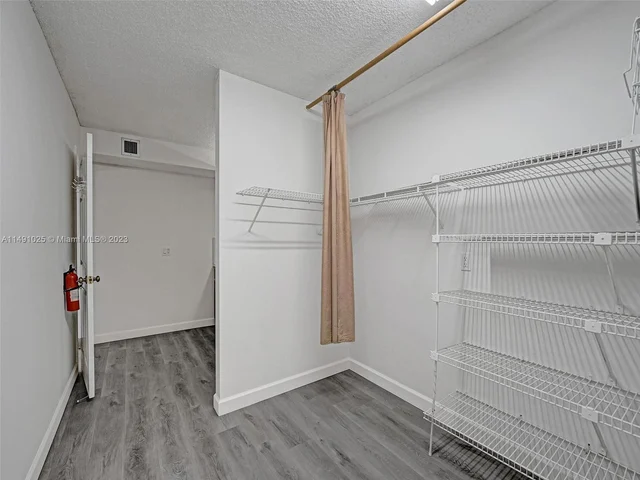 1516 Whitehall Dr # 104, Davie FL 33324