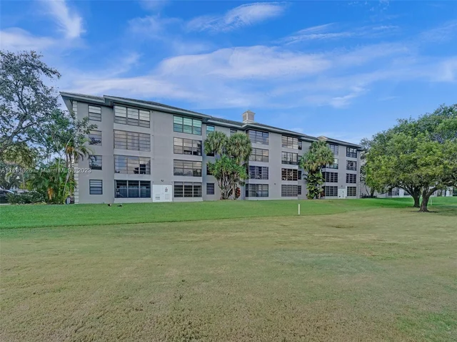 1516 Whitehall Dr # 104, Davie FL 33324