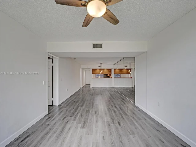 1516 Whitehall Dr # 104, Davie FL 33324