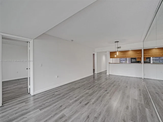 1516 Whitehall Dr # 104, Davie FL 33324