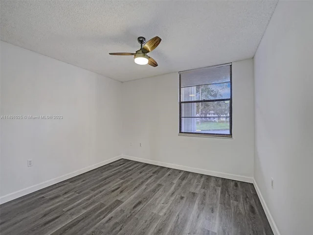 1516 Whitehall Dr # 104, Davie FL 33324