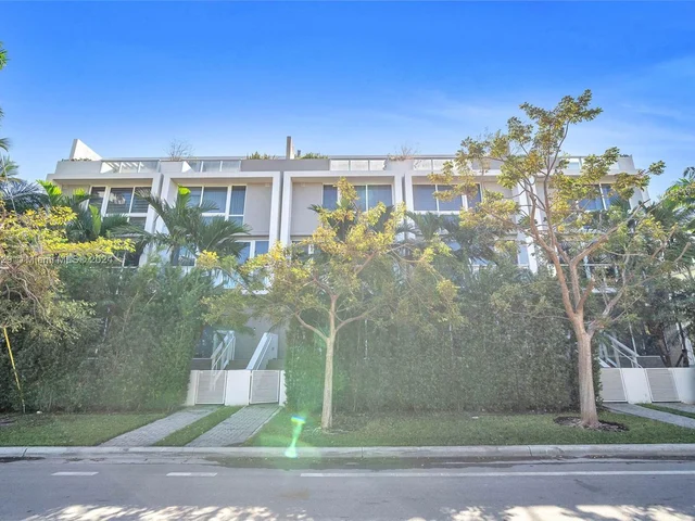 1000 99th St # 13, Bay Harbor Islands FL 33154