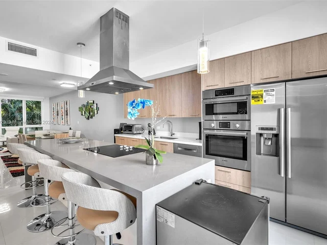 1000 99th St # 13, Bay Harbor Islands FL 33154