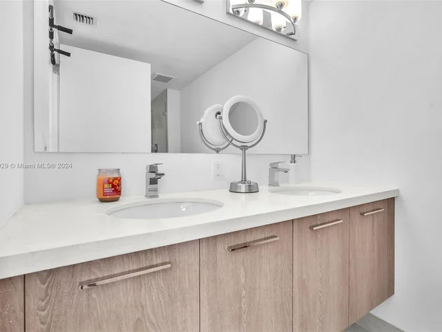 1000 99th St # 13, Bay Harbor Islands FL 33154