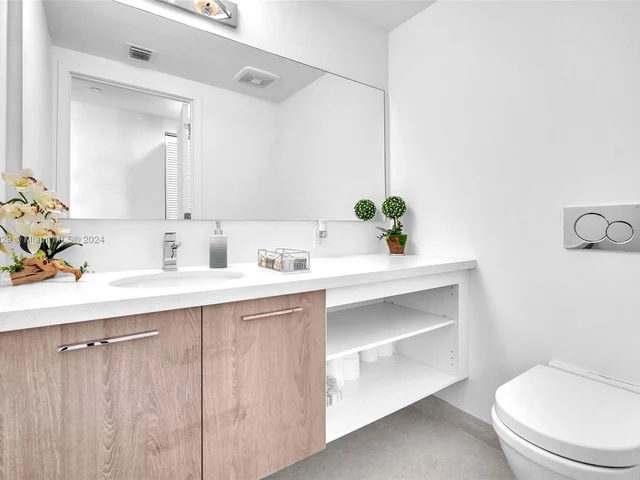 1000 99th St # 13, Bay Harbor Islands FL 33154