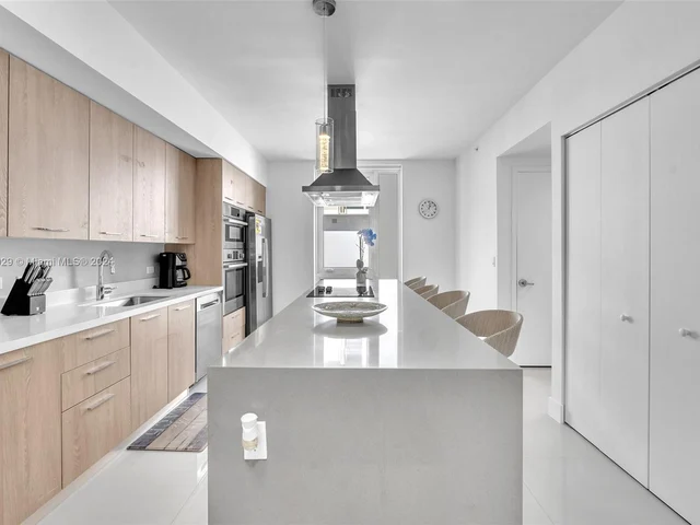 1000 99th St # 13, Bay Harbor Islands FL 33154