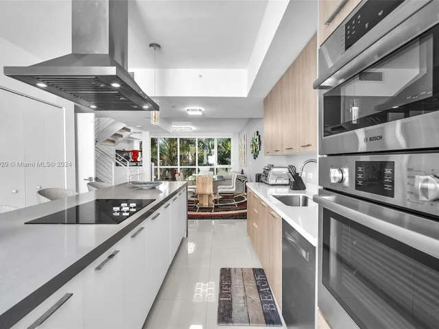 1000 99th St # 13, Bay Harbor Islands FL 33154