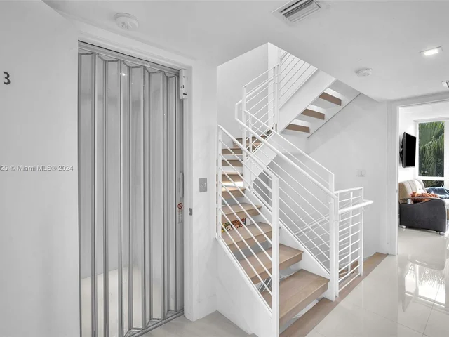 1000 99th St # 13, Bay Harbor Islands FL 33154