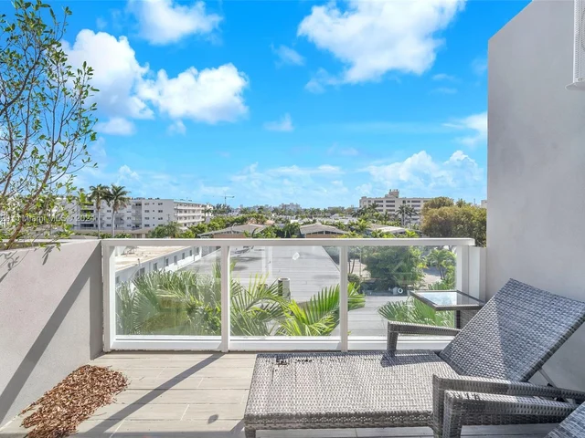 1000 99th St # 13, Bay Harbor Islands FL 33154