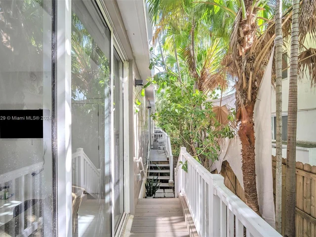 1000 99th St # 13, Bay Harbor Islands FL 33154