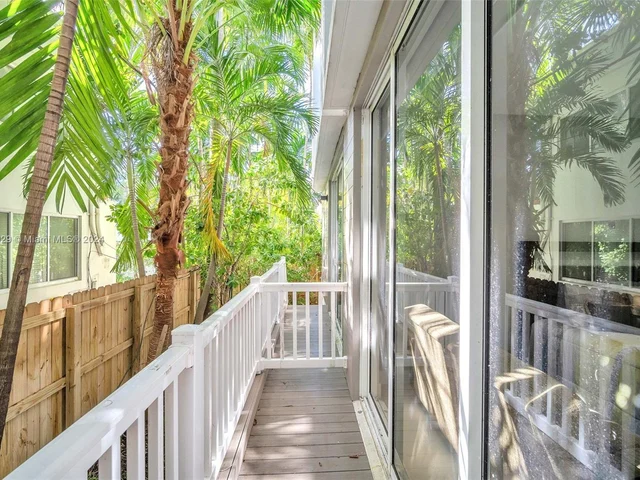 1000 99th St # 13, Bay Harbor Islands FL 33154