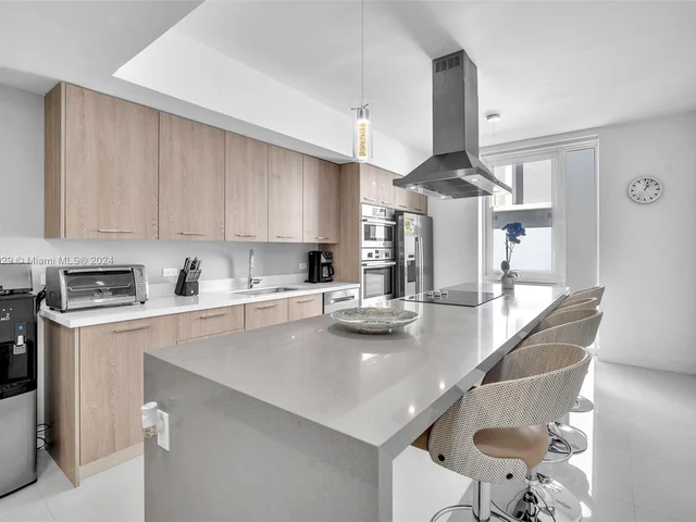 1000 99th St # 13, Bay Harbor Islands FL 33154