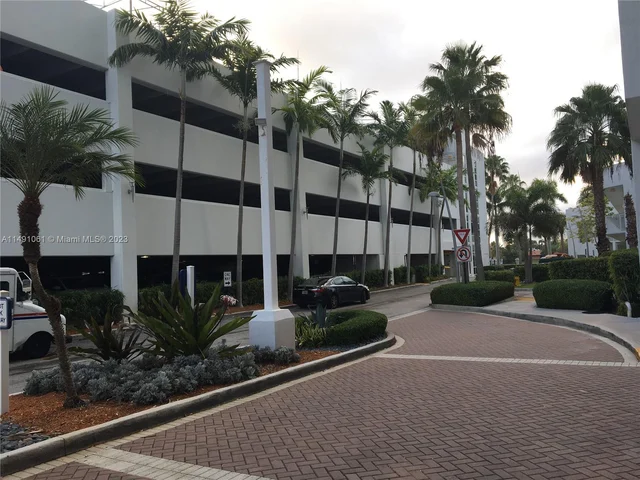 1945 S Ocean Dr # 2101, Hallandale Beach FL 33009