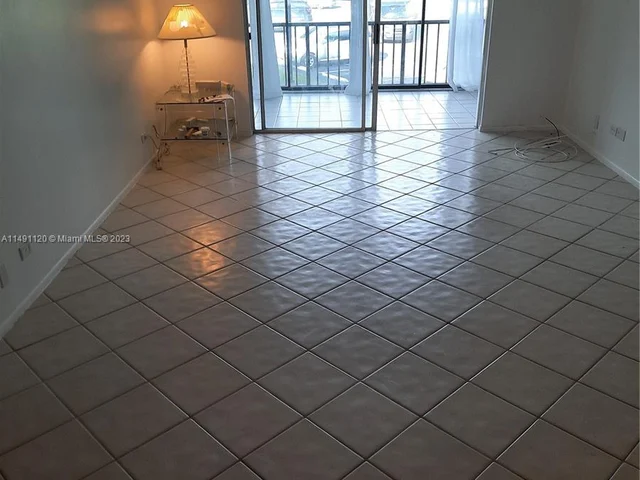 3660 Inverrary Dr # 2V, Lauderhill FL 33319