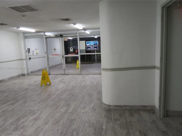 999 Brickell Bay Dr # 1801, Miami FL 33131