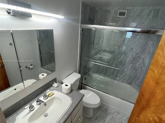 999 Brickell Bay Dr # 1801, Miami FL 33131