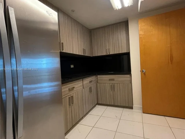 999 Brickell Bay Dr # 1801, Miami FL 33131