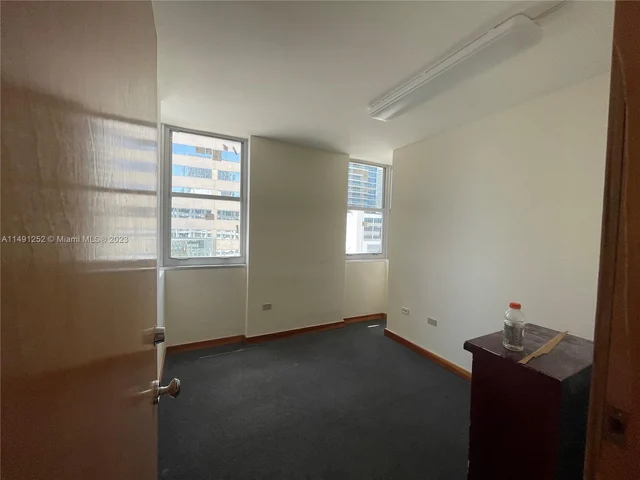 999 Brickell Bay Dr # 1801, Miami FL 33131