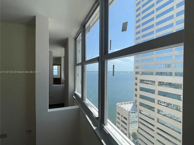 999 Brickell Bay Dr # 1801, Miami FL 33131