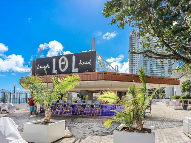 999 Brickell Bay Dr # 1801, Miami FL 33131