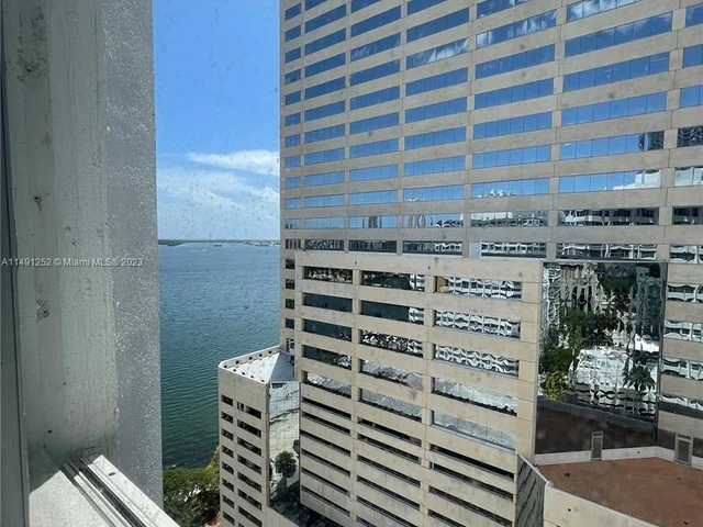 999 Brickell Bay Dr # 1801, Miami FL 33131