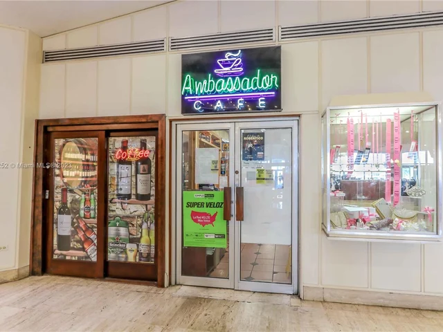 999 Brickell Bay Dr # 1801, Miami FL 33131