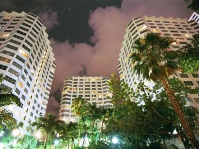 999 Brickell Bay Dr # 1801, Miami FL 33131