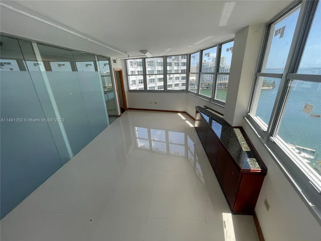 999 Brickell Bay Dr # 1801, Miami FL 33131
