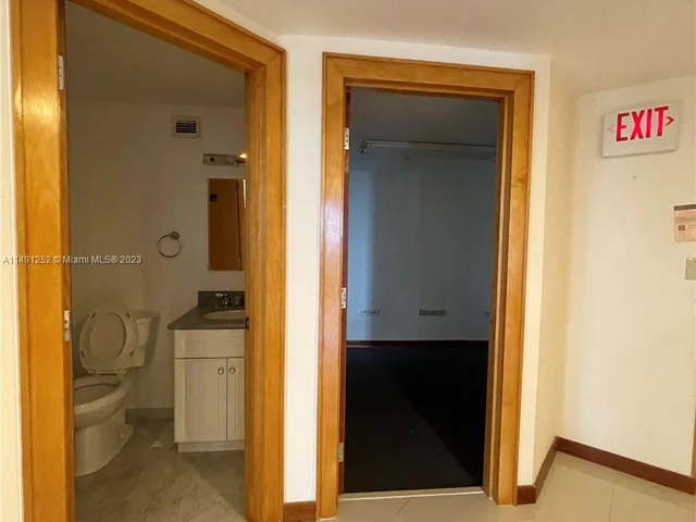 999 Brickell Bay Dr # 1801, Miami FL 33131