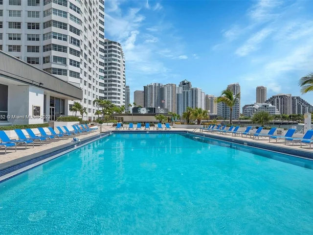 999 Brickell Bay Dr # 1801, Miami FL 33131