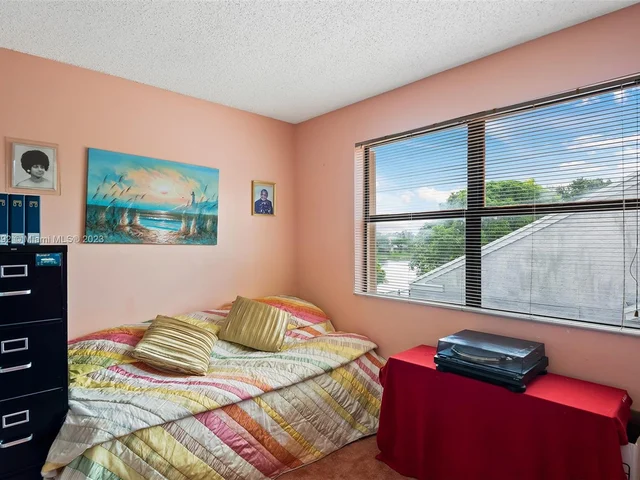 1031 SW 88th Way, Pembroke Pines FL 33025