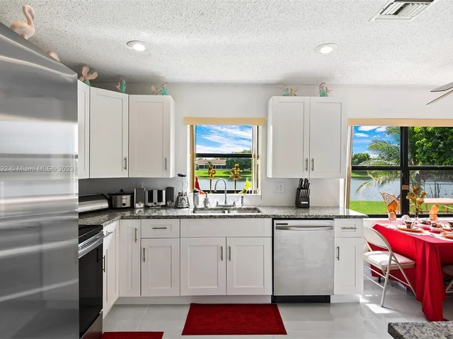 1031 SW 88th Way, Pembroke Pines FL 33025