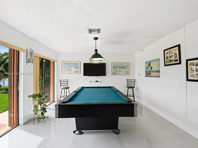 1031 SW 88th Way, Pembroke Pines FL 33025